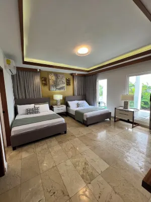 Luxury 3-bed -Jacuzzi villa with WiFi and AC in Juan Dolio Hotels in 