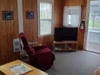 3 one-bedroom fully equipped cottages with free WIFI /weekly rental Hotels in Southport