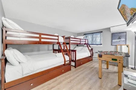 C52-CAMELBACK MOUNTAIN SKI IN-SKI OUT SLOPE 3BR/2.5 bath