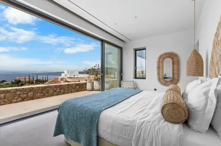 Newly constructed Luxurious Family Villa with Infinity Sunset & Tennis court!