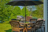 Hot Tub and Game Room with Lake Views - Stunning Modern Retreat