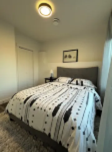 Juanu’s Cozy Cove - Walkout Basement SuiteFamily Friendly15mins from Airport