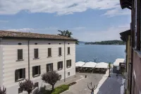 Welcome to Casa Regina Salò CIN: IT017170C2TLRODQEF Hotels in Salò