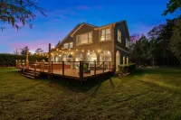 The Ultimate Lakeside Getaway! Hotels near Willa Springs