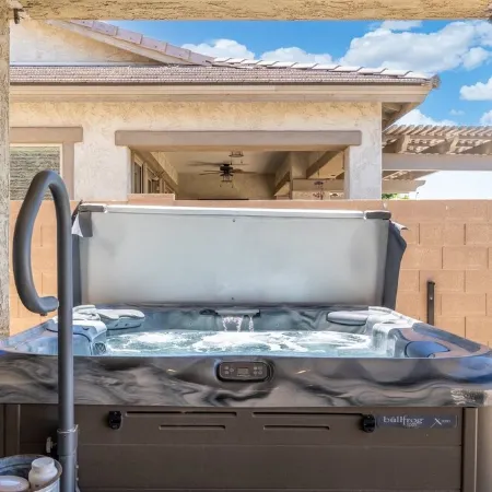 No Fee Heated Pool & Spa Gorgeous House.