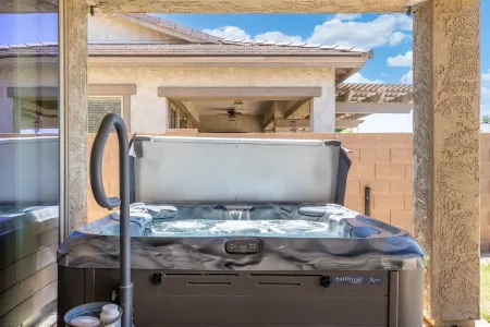 No Fee Heated pool, Spa & gorgeous House🌴☀️