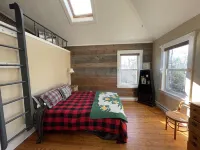 Island Home Minutes Away from beaches, hiking, kayaking, or seaside dining