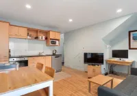 Nice place, great lakeside locationHeated Pool,Spa Bath,Strong WiFi,SKY TV