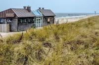 "Strandnest... You can hardly get more sea than this TOP apartment on the south beach!