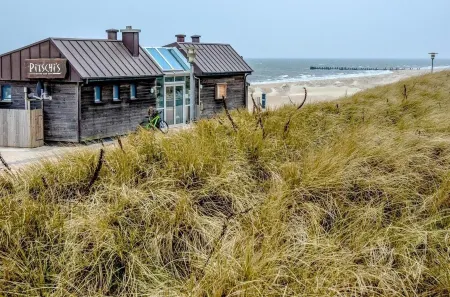 "Strandnest... You can hardly get more sea than this TOP apartment on the south beach! Отели в г. Вик-ауф-Фёр