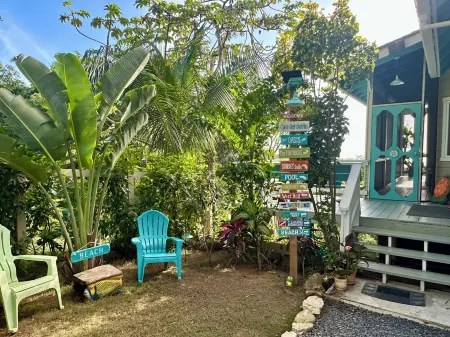 Luxury Ocean View Villa in West Bay Roatan. 3 Bedrooms with Pool & Beach Access