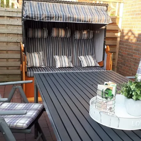 Holiday home in a quiet location in the center of Nordseebad Tossens