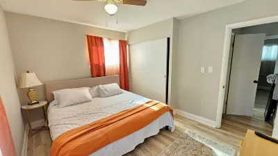 Cozy 3-Bdrm Home, Renovated Bathrooms, Game Rm, Yard & Fast WiFi Dog Friendly B&O 트레일 앳 SR267 주변 호텔