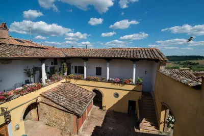 House with garden in the hills of Chianti 神聖藝術博物館附近的飯店