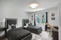 Welcome to the Good Life - with heated hot tub & Wifi and rental cars services