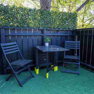 Funky House - Private Hot Tub - Walking Distance to Downtown Hotel Exterior