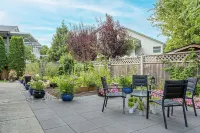 Guest Suite in West Maple Ridge Hotels near Kingfishers Waterfront Bar & Grill