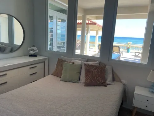 Oceanfront 3 Bdrm House on Surf Beach near Rincon with Private Beach Access Hotel a Aguada