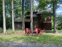 Mountain Time - Updated 3 bedroom home,<br>walk to trails, horses, tennis, & more!