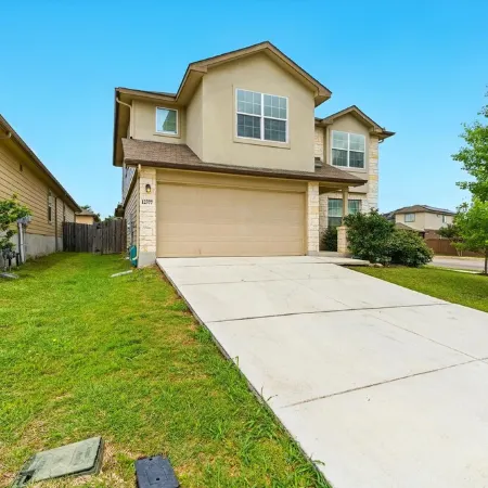 Gorgeous 5-Bedroom Home in Schertz, San Antonio, New Braunfels