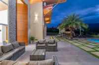 Mayoli Hill Deluxe Farmhouse Hot Tub & Private Pool with Volcano View