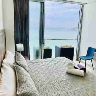 Amazing OCEAN VIEW, BEACHFRONT Access, Stunning POOL - This is the place! Rooms