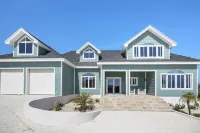 Luxury Private Oceanfront Villa w/ Infinity Pool - Sleeps 6- 12 people Hotel a 