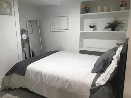 2-bedroom apartment steps to Flushing Meadows-Corona Park Отели рядом с достопримечательностью «Free Synagogue of Flushing»