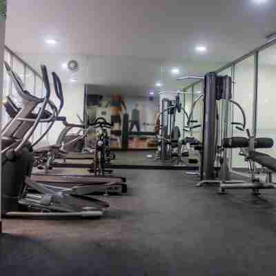 “Sea View Apartment: Near Airport. Air,C. Free Parking Fitness & Recreational Facilities