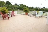 Luxury 3,000SF, 6 guests, 3 BR, 3 BA, Free Wi-Fi, AC, 5-10 Min beaches.