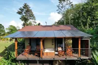 Cozy villa with AC, jacuzzi, WiFi near La Fortuna and Arenal Volcano, Costa Rica