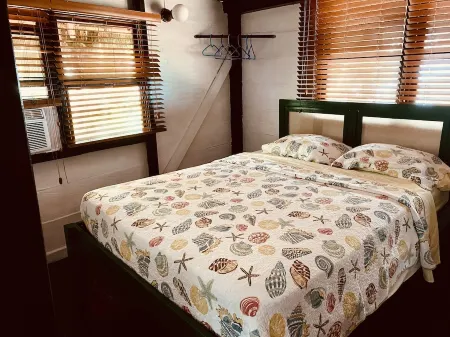 BEACH FRONT HOUSE SURROUNDeD BY 2 PRIVATE BEACHES Отели в г. Паленке