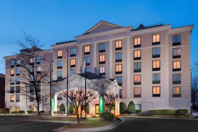 Holiday Inn & Suites Raleigh-Cary (I-40 @Walnut St) Hotels in Cary