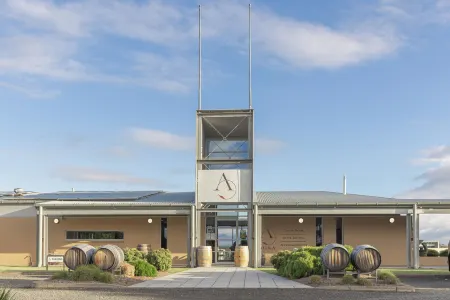 Adina Vineyard Отели в г. Лочайнвар