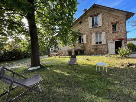 Grande Maison Traditionnelle Proche de la Forêt
