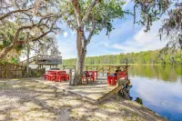 Dock & Fire Pit: Scenic Studio on Suwannee River!