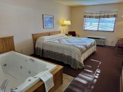Chicaugon Lake Inn Hotels near Kermit's Pizza Pub & Grill