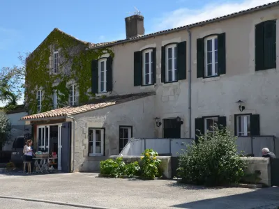 Le Mole (Appartements et Chambres) Hotels in La Flotte