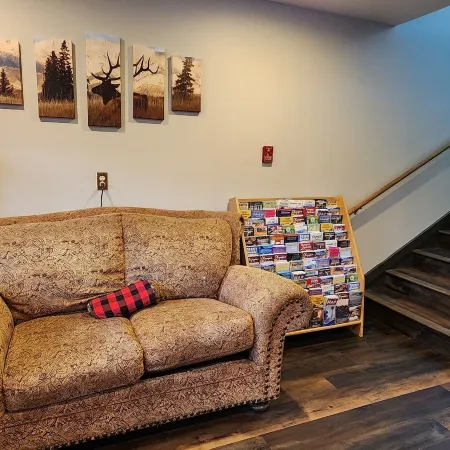 Crest Trail Lodge