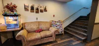 Crest Trail Lodge - parking