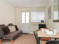 Mutley Hall Hotels in Bognor Regis