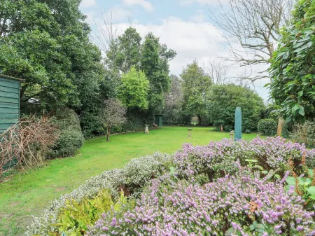 Framingham Отели в г. Хейлинг-Айленд