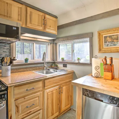 Work, Play and Get Away Cabin Near Higgins Lake!
