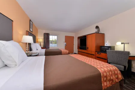 Media Inn & Suites Отели в г. Суортмор