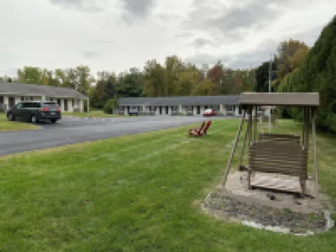 Villager Motel Hotels in Williamstown