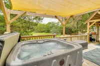 Hot Tub Haven: Creekside Cabin in Frisco! - Homestays