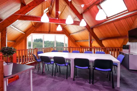 Hôtel-Restaurant Logis Europa Отели в г. Эглетон