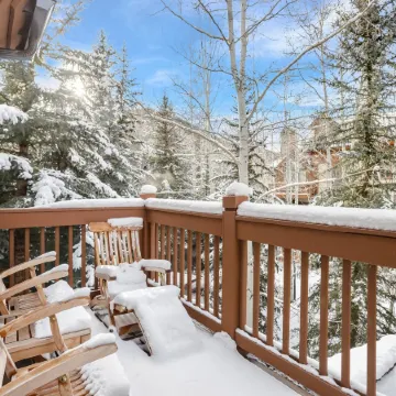 Cozy Mountain 4-Bedroom Retreat in Arrowhead Village 4 Townhouse by RedAwning