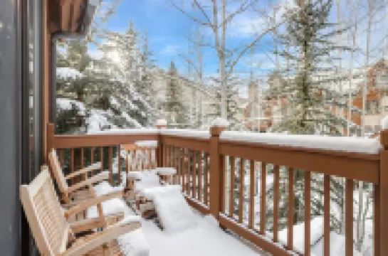 Cozy Mountain 4-Bedroom Retreat in Arrowhead Village 4 Townhouse by RedAwning