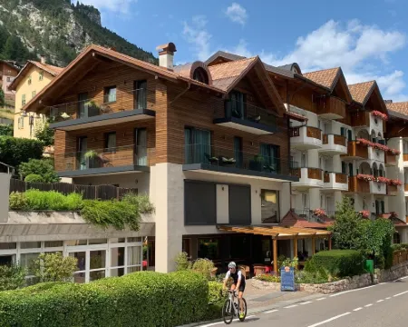 Alpotel Dolomiten Hotels in Molveno